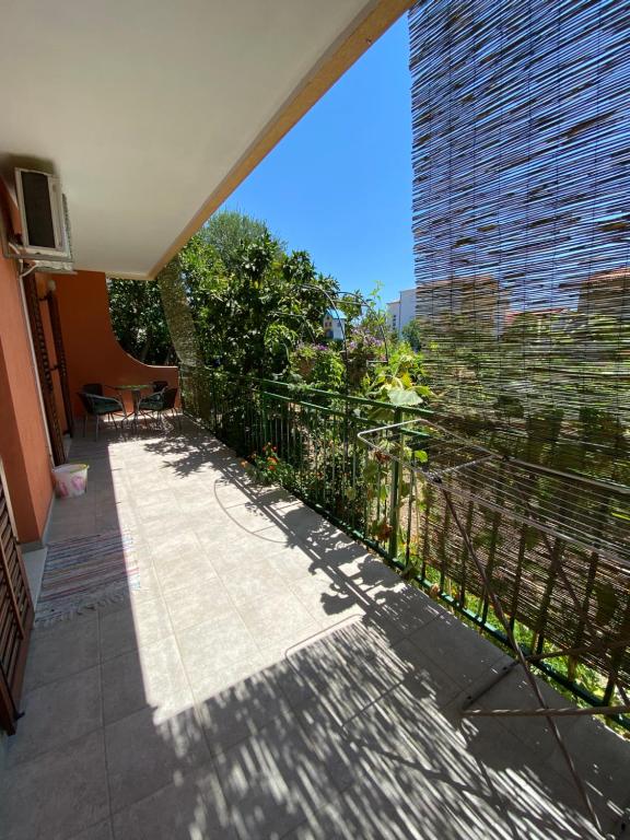 Balkón alebo terasa v ubytovaní Spacious And Bright Two Bedroom Apartment With Outdoor Area