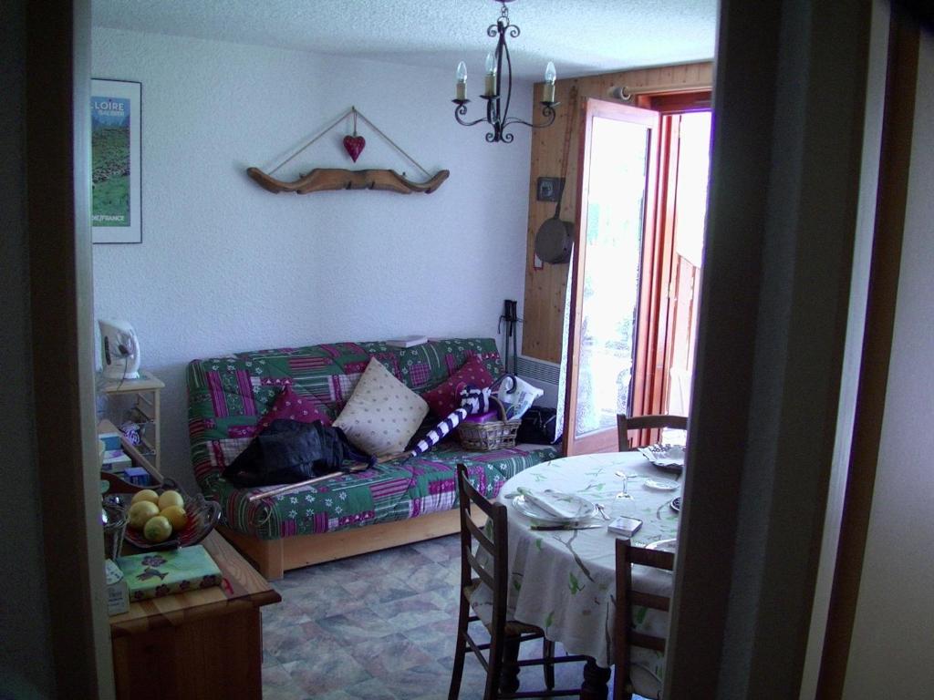 a living room with a couch and a table at Appartement Valloire, 2 pièces, 6 personnes - FR-1-263-497 in Valloire