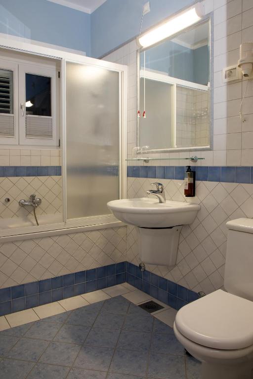Koupelna v ubytování Hotel Kozana