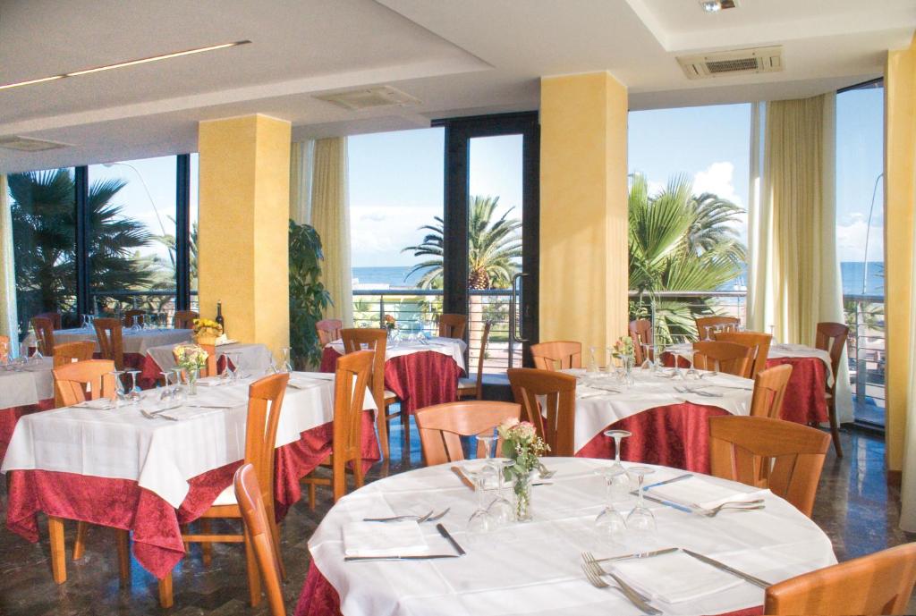Restaurace v ubytování Hotel La Sirenetta