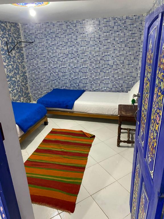 Un ou plusieurs lits dans un hébergement de l'établissement Hostel Essassi 23