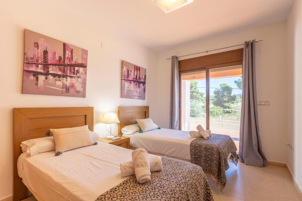A bed or beds in a room at Villa Ampolla II - Costa CarpeDiem