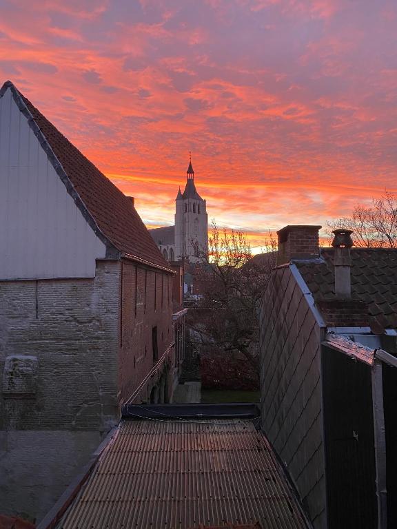 Východ nebo západ slunce při pohledu z bed and breakfast nebo okolí