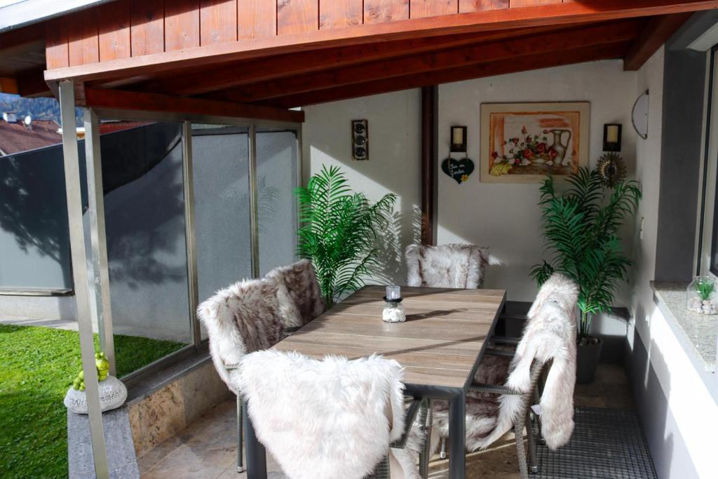 Posezení v ubytování Ferienwohnung am Waldweg