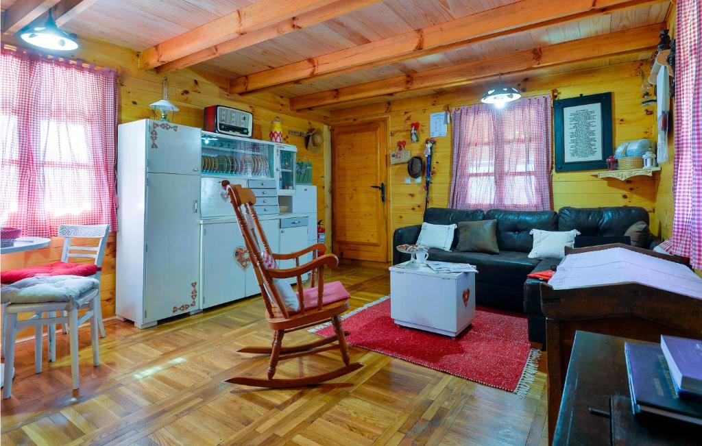 Kuchyňa alebo kuchynka v ubytovaní 2 Bedroom Amazing Home In Lepoglava