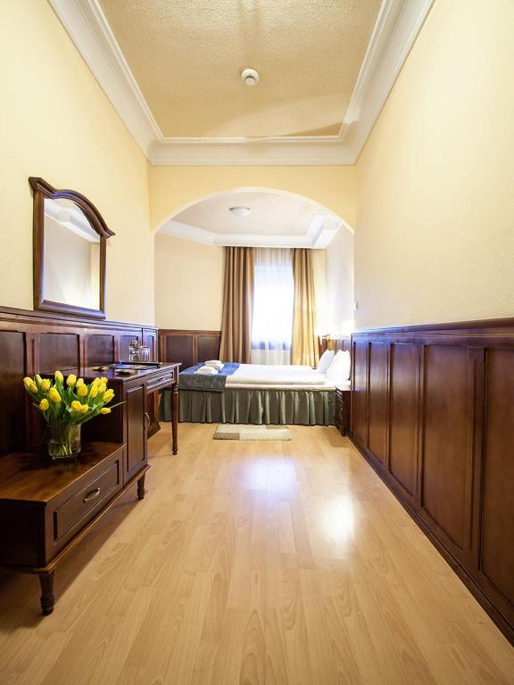 Łóżko lub łóżka w pokoju w obiekcie Hotel Kresowianka