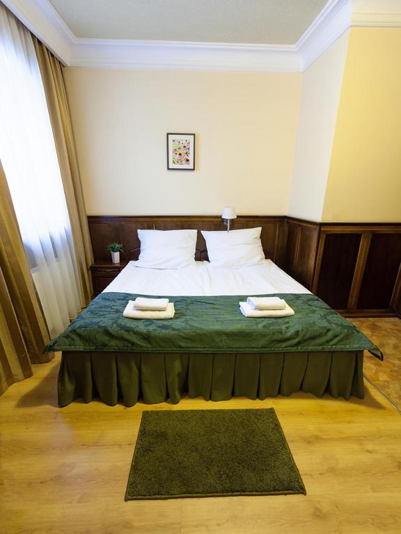 Łóżko lub łóżka w pokoju w obiekcie Hotel Kresowianka