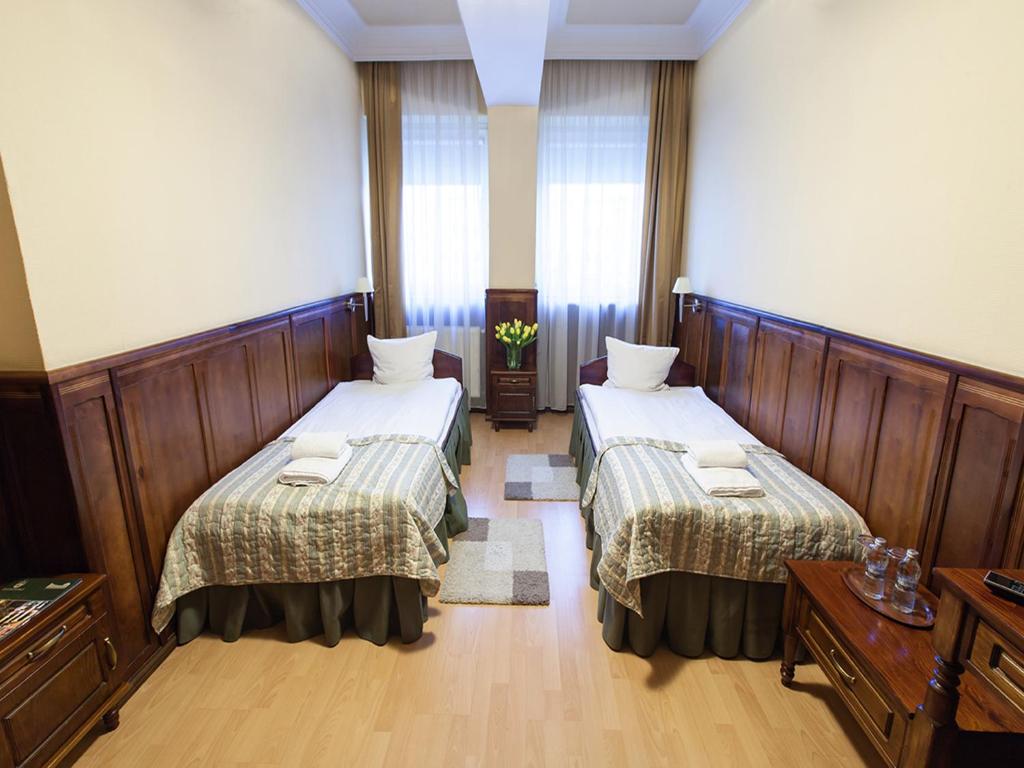 Łóżko lub łóżka w pokoju w obiekcie Hotel Kresowianka