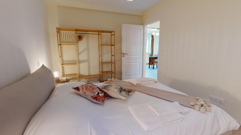 Łóżko lub łóżka w pokoju w obiekcie Appartements Le Tilleul de la Vallée Noble