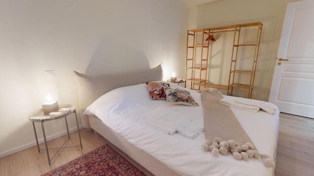 Łóżko lub łóżka w pokoju w obiekcie Appartements Le Tilleul de la Vallée Noble