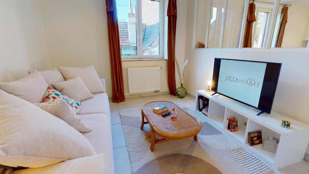 Telewizja i/lub zestaw kina domowego w obiekcie Appartements Le Tilleul de la Vallée Noble