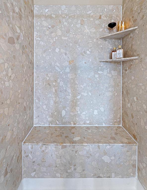 Koupelna v ubytování High End Midtown Home With Fireplace And Ensuite Baths