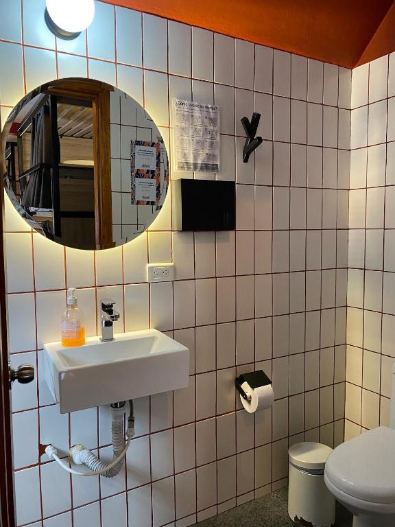 Koupelna v ubytování Bendito Hostels