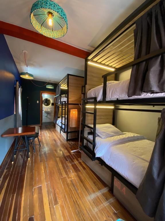 Postel nebo postele na pokoji v ubytování Bendito Hostels