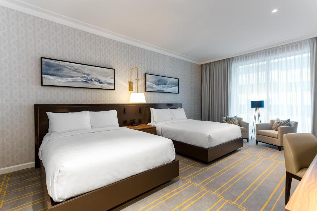 Ένα ή περισσότερα κρεβάτια σε δωμάτιο στο Sutton Place Hotel Toronto