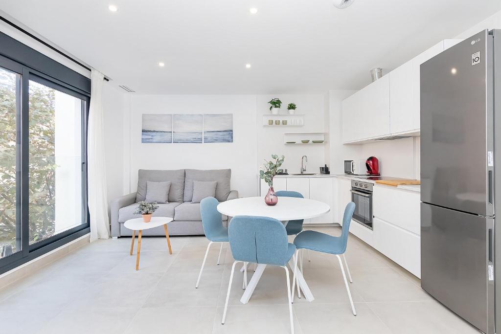 A kitchen or kitchenette at BHost - Waikiki