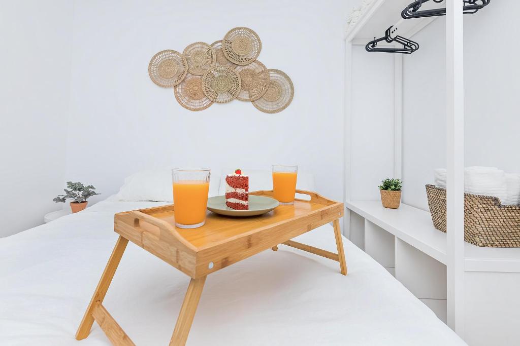 A bed or beds in a room at BHost - Waikiki