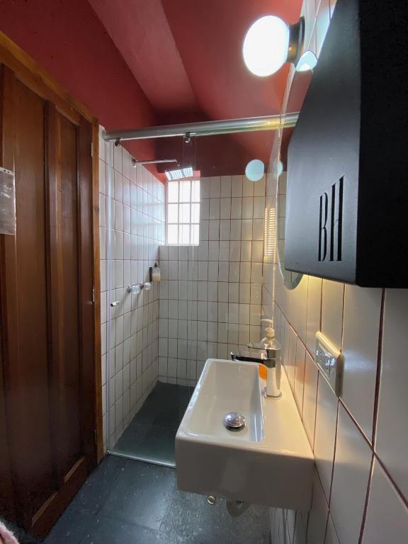 Koupelna v ubytování Bendito Hostels