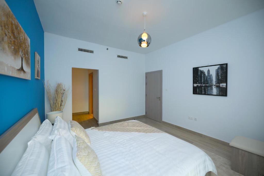 Posteľ alebo postele v izbe v ubytovaní Yas Island - 2 Bedrooms, 2 toilet with shared Pool & Parking