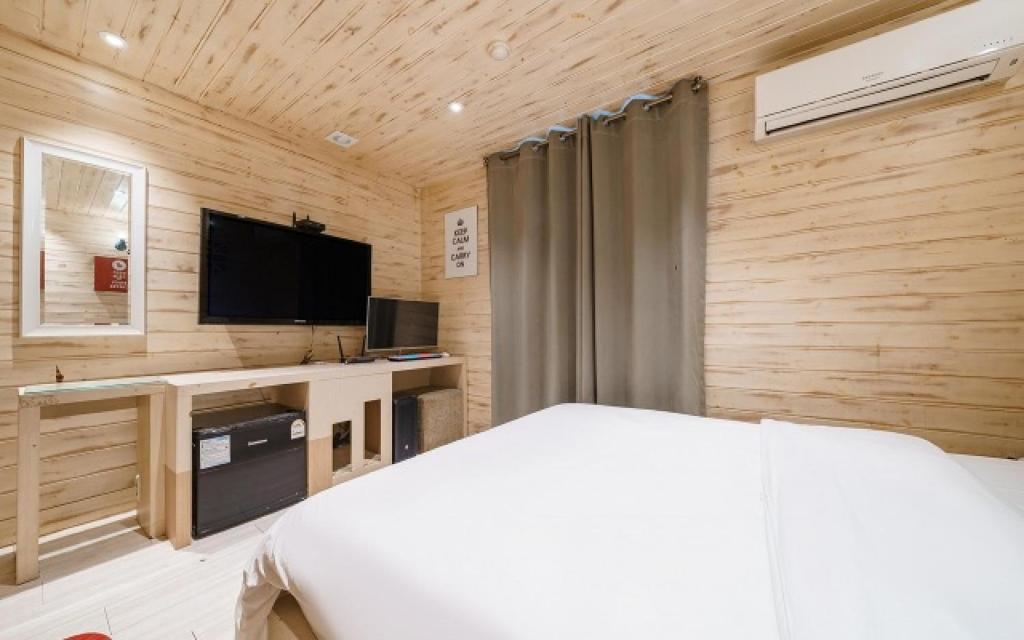 TV a/nebo společenská místnost v ubytování Laria Hotel