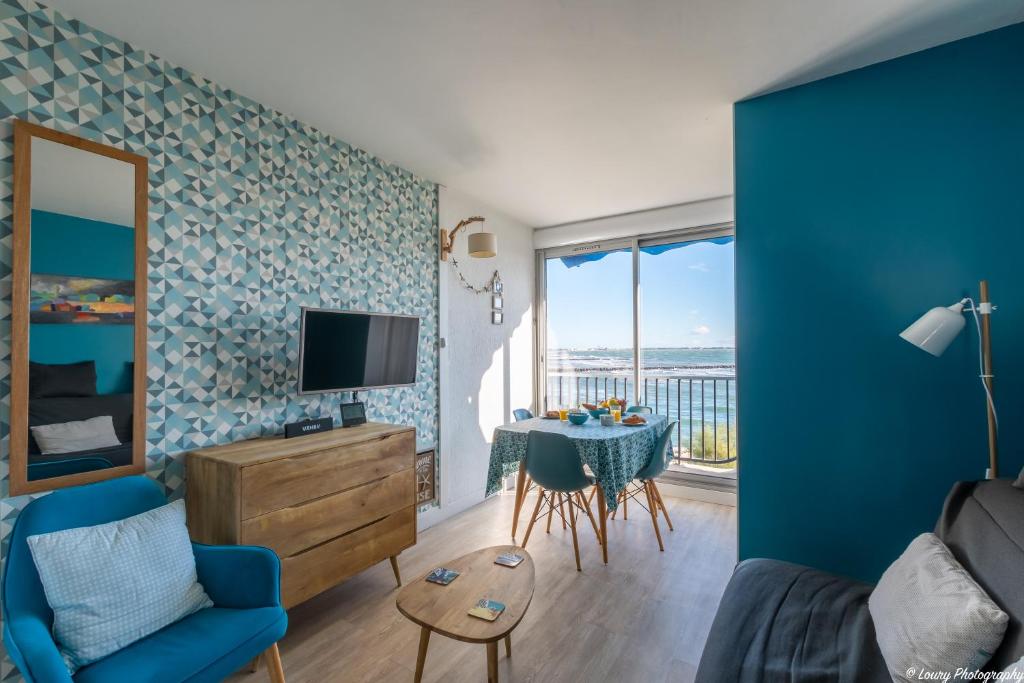 TV a/nebo společenská místnost v ubytování La Plage O Maeva - Vue Mer d'exception - Parking privé - Wifi - La Grande Motte