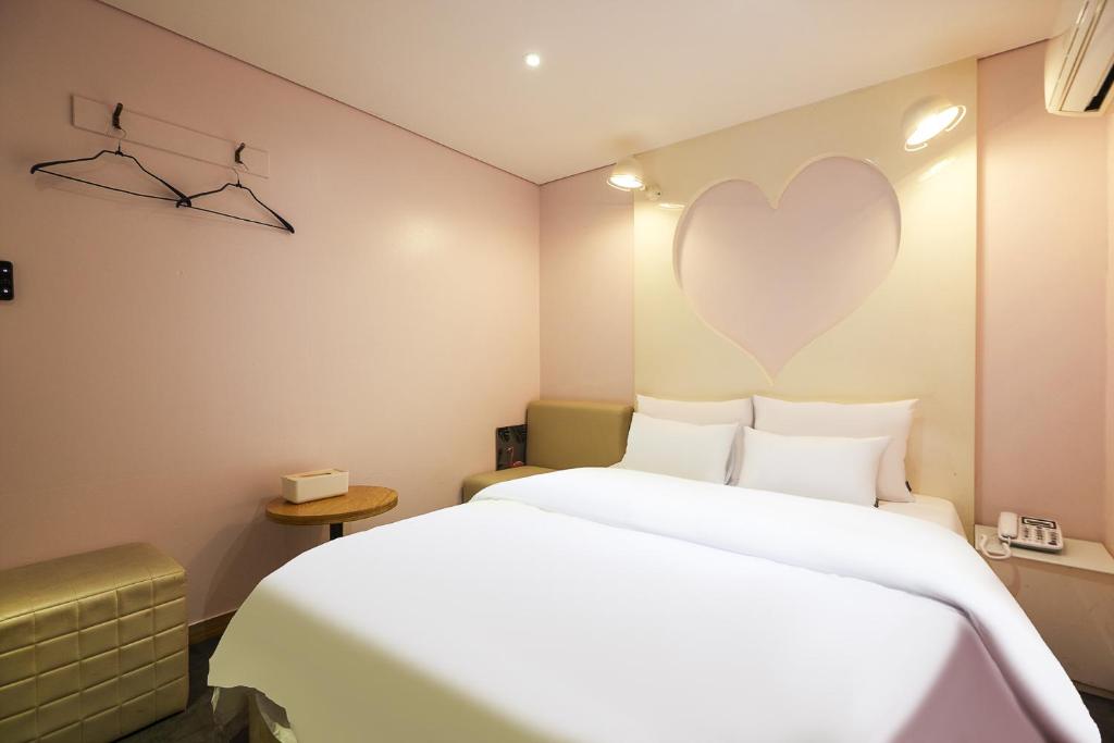 Postel nebo postele na pokoji v ubytování Laria Hotel