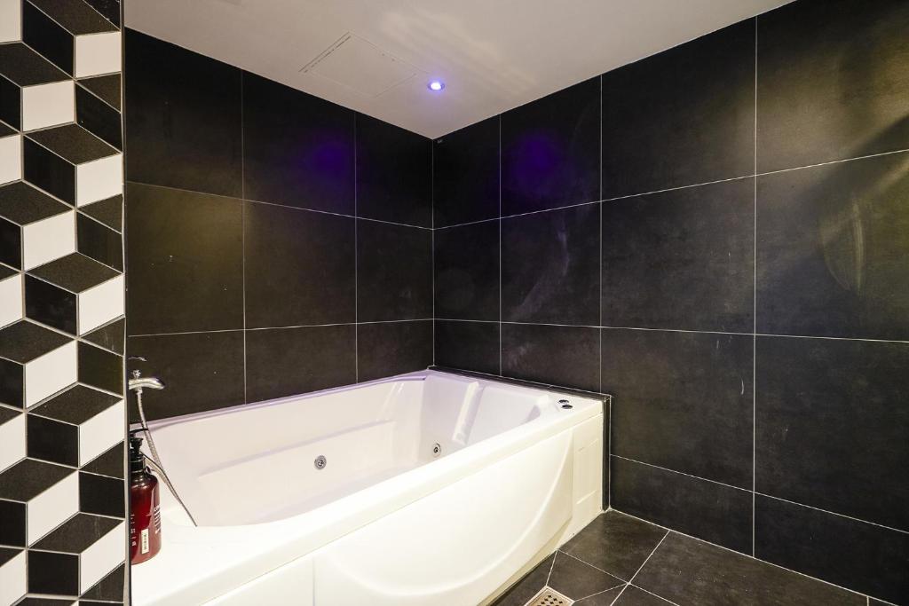 Koupelna v ubytování Laria Hotel