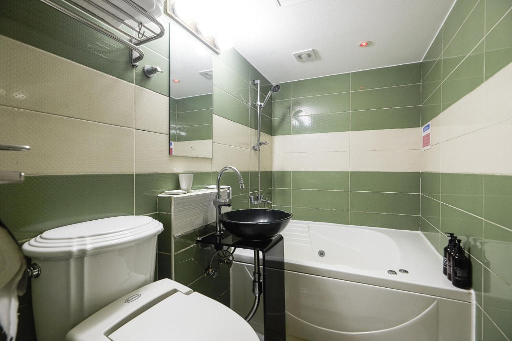 Koupelna v ubytování Laria Hotel