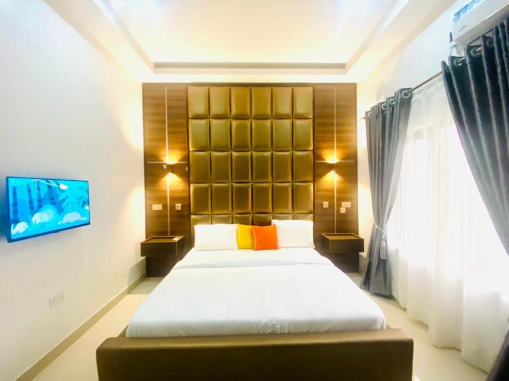 a bedroom with a bed with a large headboard at Luxury Comfortable One Bedroom In Lekki Phase1 in Lekki