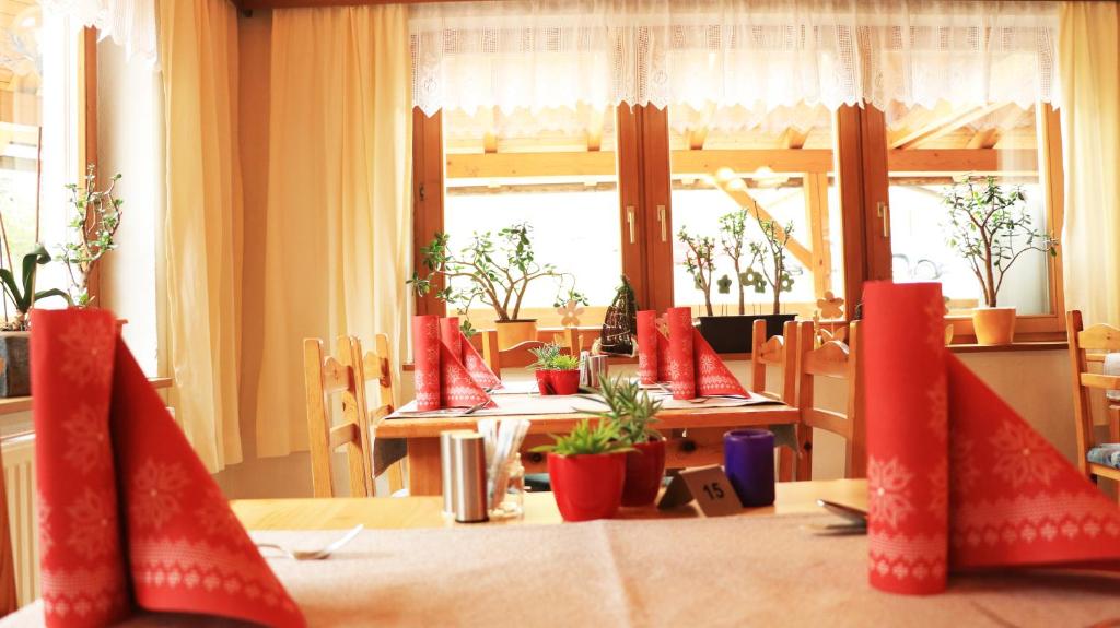 Reštaurácia alebo iné gastronomické zariadenie v ubytovaní Gasthof Lamprechtbauer