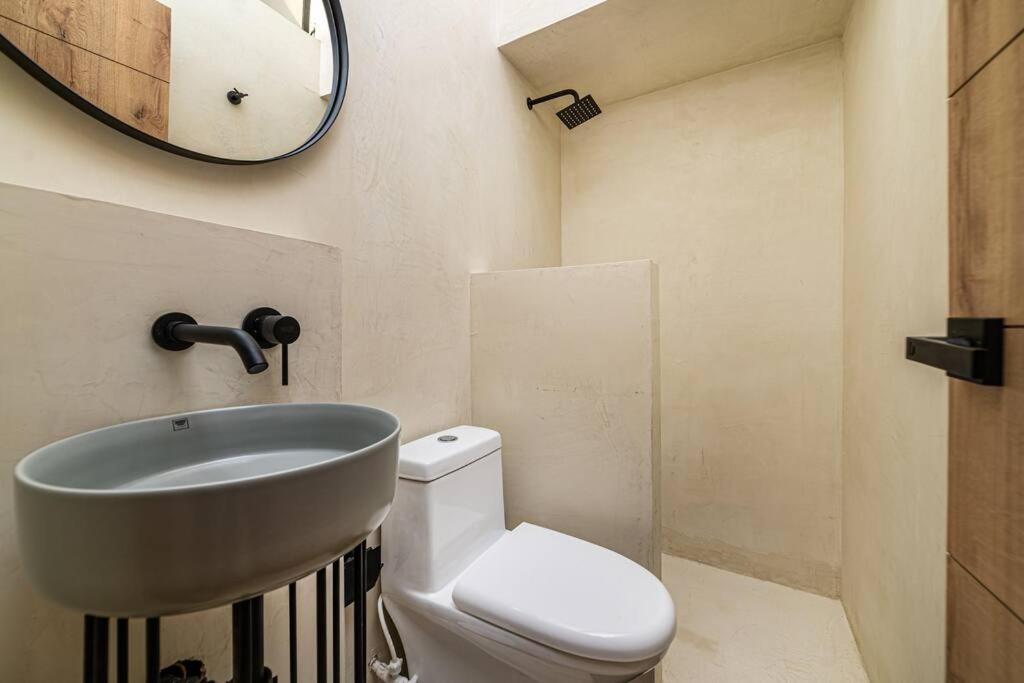 Provenza 6 Bedroom House by HOUSY HOST