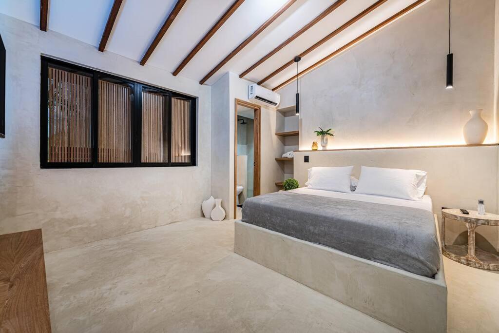 Provenza 6 Bedroom House by HOUSY HOST