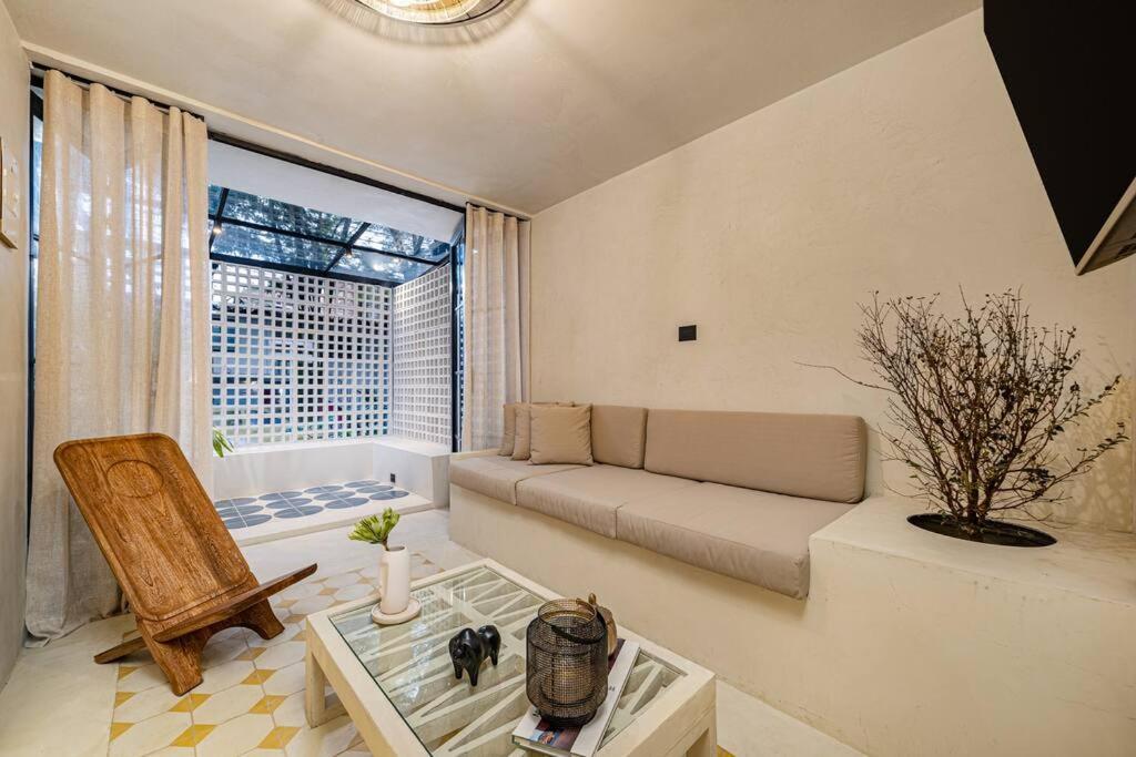 Provenza 6 Bedroom House by HOUSY HOST