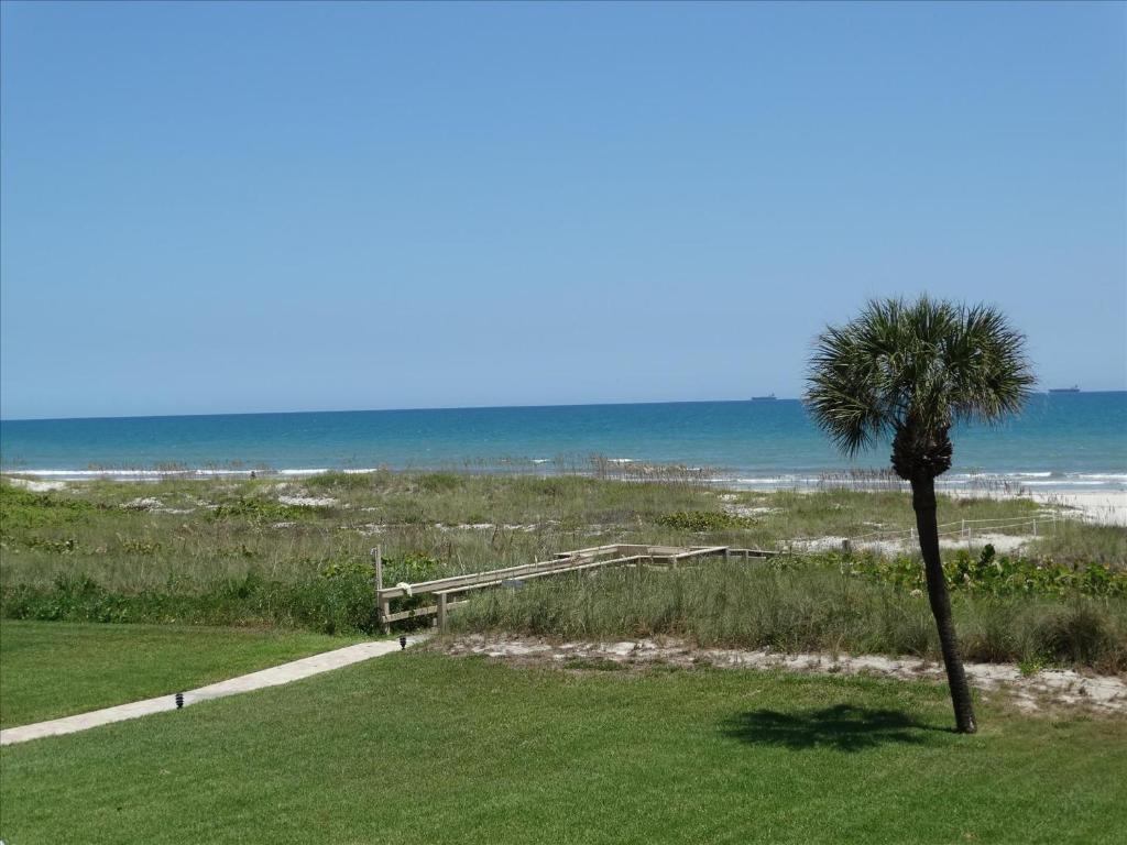 Spanish Main 61 Direct Oceanfront Condo!, Cocoa Beach (updated prices