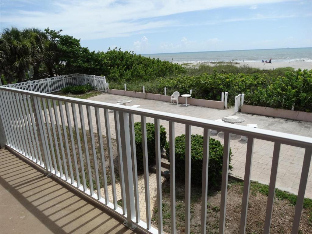 Richard Arms Unit 21- Direct Oceanfront Condo! - Housity