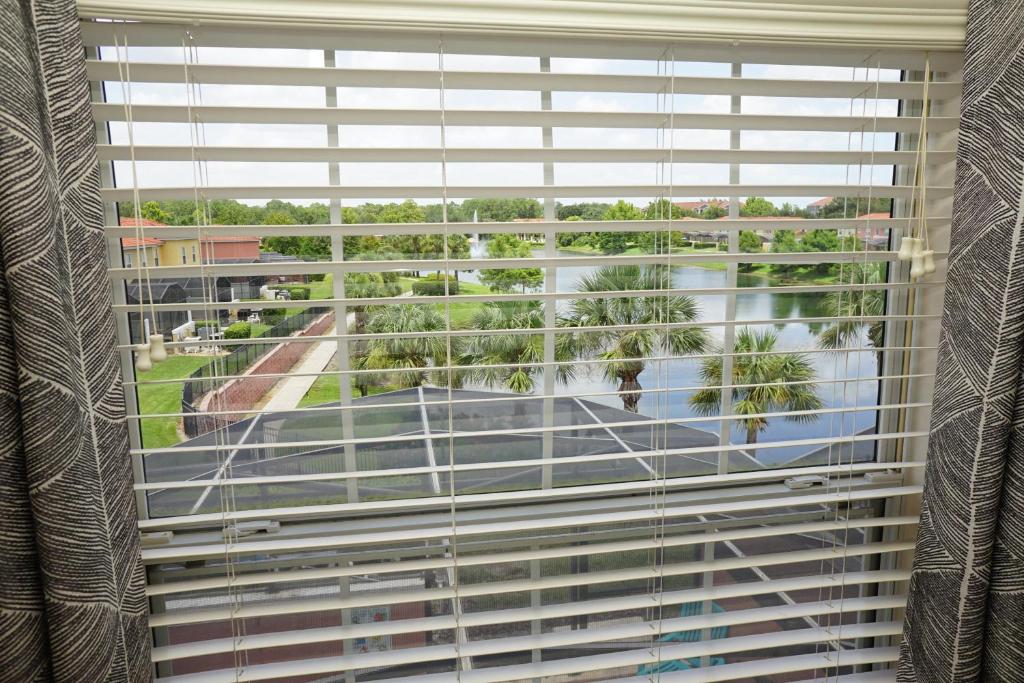 Fotografie z fotogalerie ubytování NEW! Lakefront Views- Encantada Resort Townhouse v destinaci Kissimmee