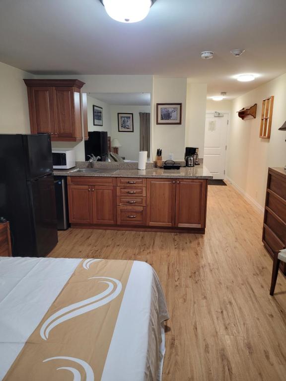 Muskoka Lakes Hotel and Resorts - King Studio