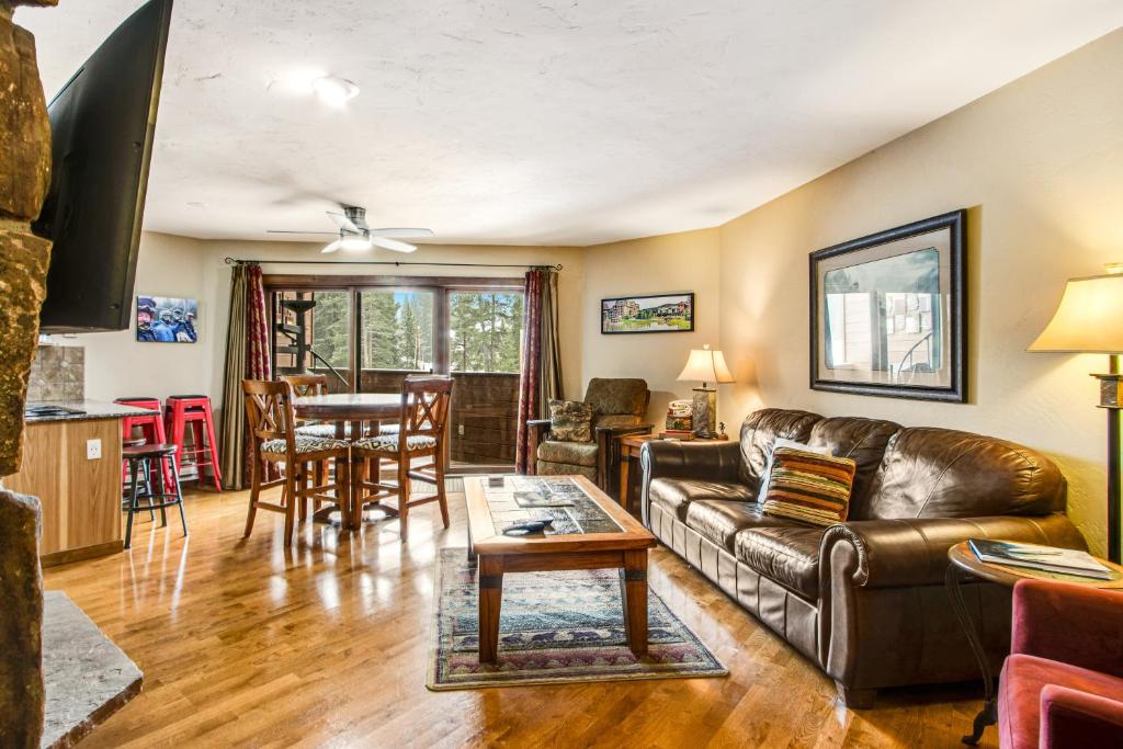 Χώρος καθιστικού στο Winter Park Place 14