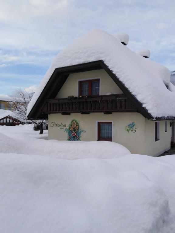Ferienhaus Mörtl during the winter