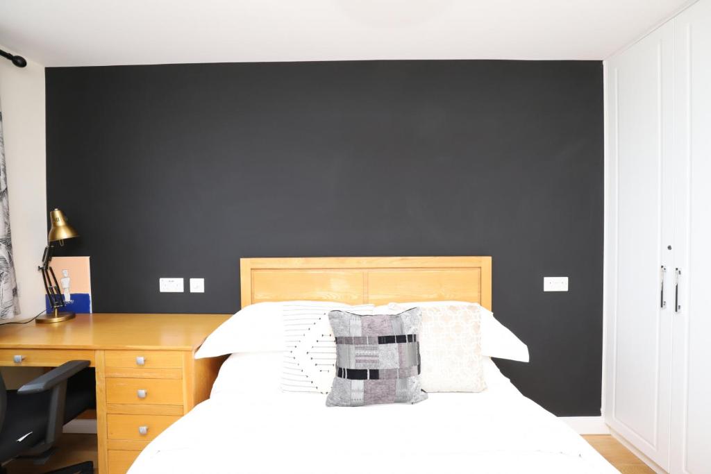 Luxurious double bedroom, ensuite with free Wifi. - Deluxe Double Room