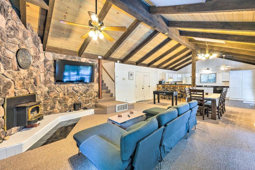 Private Family Getaway Walk to Scotts Flat!, Nevada City Updated 2024