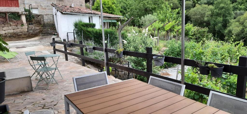 A balcony or terrace at Casa da Viña - Ribeira Sacra