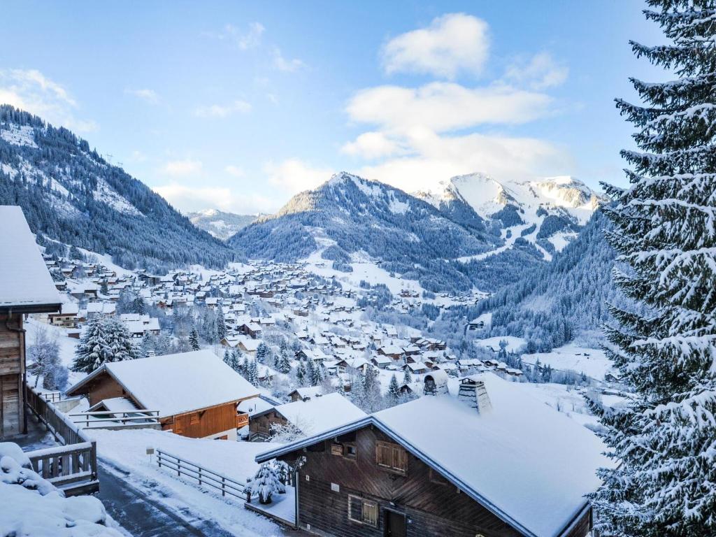 Mountain-view apartment in Chatel with balcony