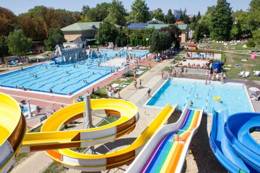 Bazén v ubytovaní Kincsem Apartman alebo v jeho blízkosti