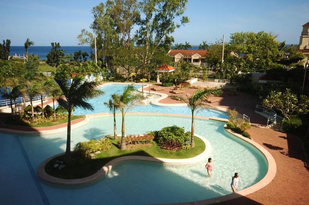 an overhead view of a swimming pool at a resort at La Mirada Hotel in Mactan