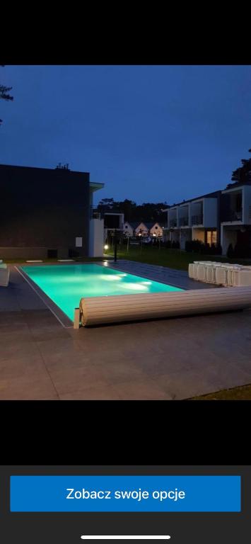 Bazén v ubytovaní Pobierowo Dom z basenem Haus mit Schwimmbad alebo v jeho blízkosti