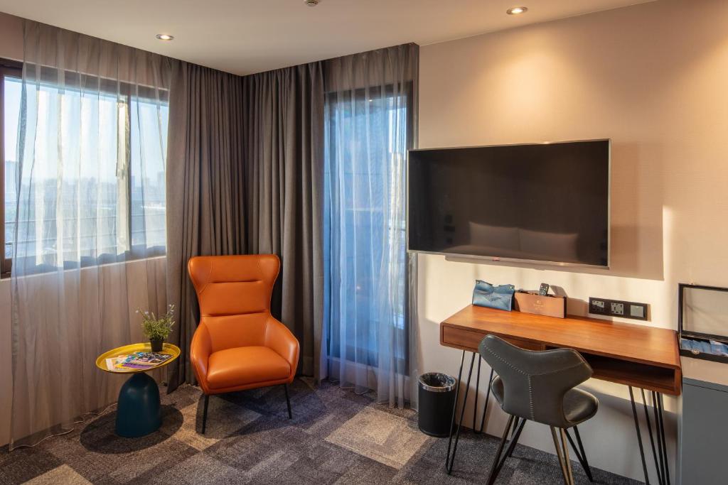 Kuchyň nebo kuchyňský kout v ubytování Roaders Plus Hotel - Theme