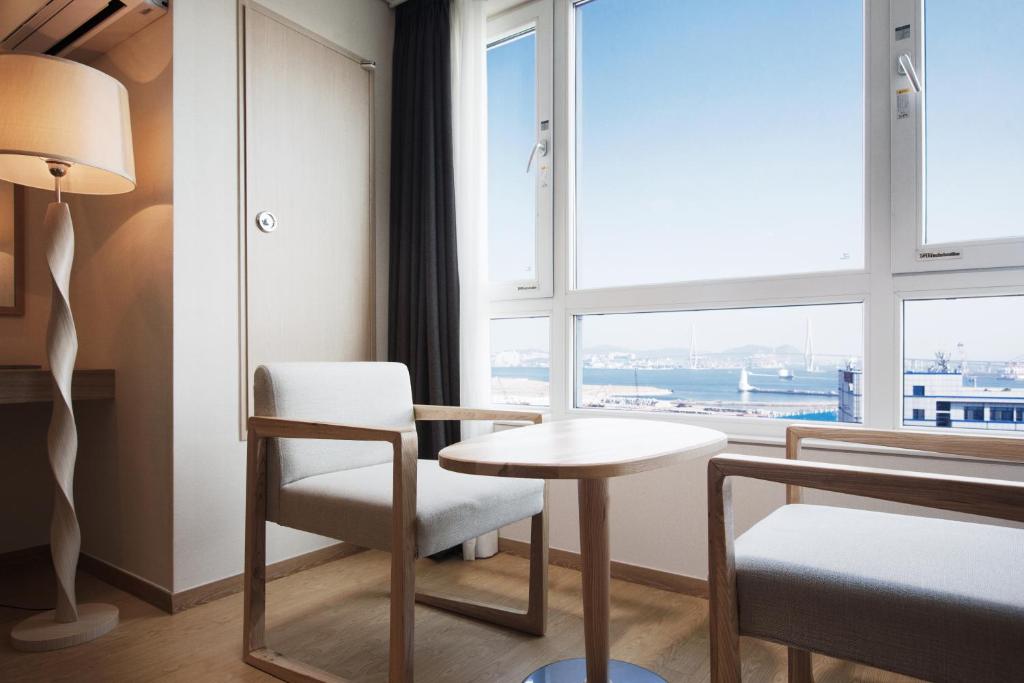 Posezení v ubytování Crown Harbor Hotel Busan