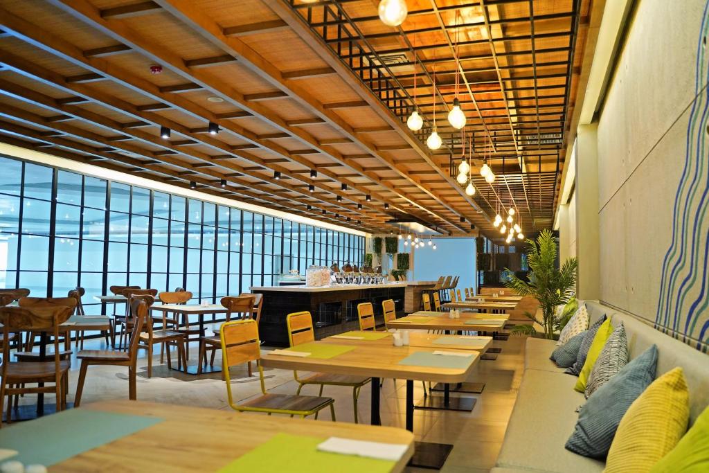 Restaurace v ubytování PALM PARK Hotel Surabaya