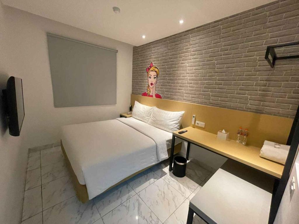 Postel nebo postele na pokoji v ubytování PALM PARK Hotel Surabaya